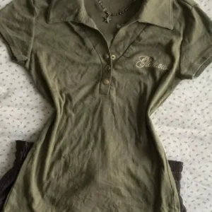 Polo Vintage Y2k para mujer, estilo gótico, cuello en V, ajustado, Harajuku, estampado de letras americanas, Punk, verde militar, camiseta de manga corta 2025